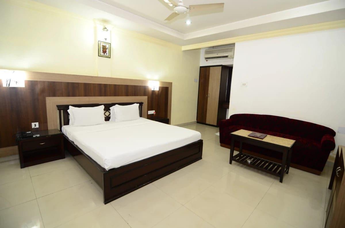 Hotel Little Palace Dibrugarh Dış mekan fotoğraf