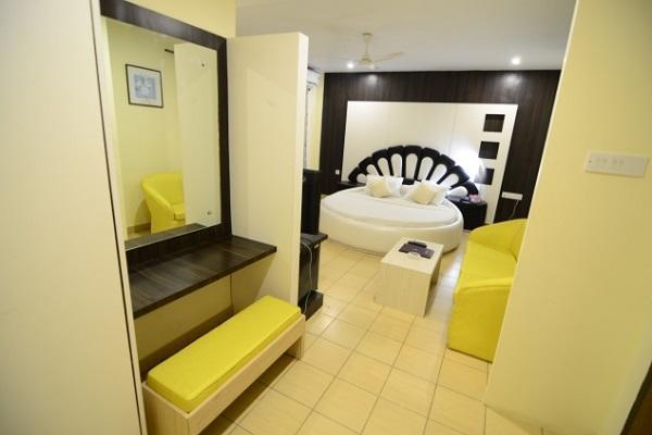 Hotel Little Palace Dibrugarh Dış mekan fotoğraf